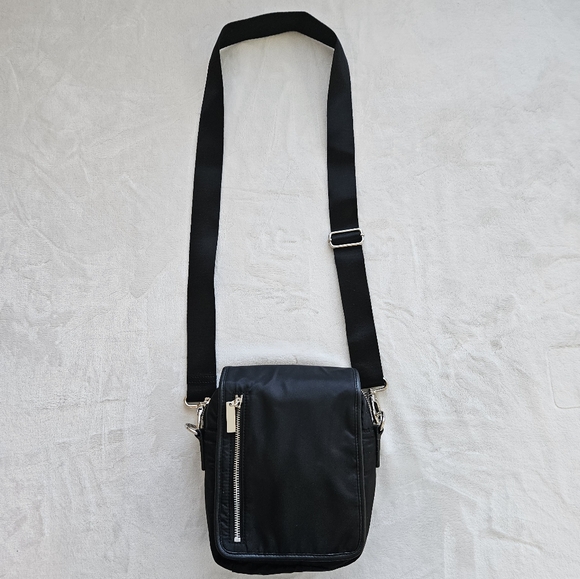 Levenger Adventure Black Utility Multi Pocket Crossbody Bag Messenger Travel - Picture 1 of 9
